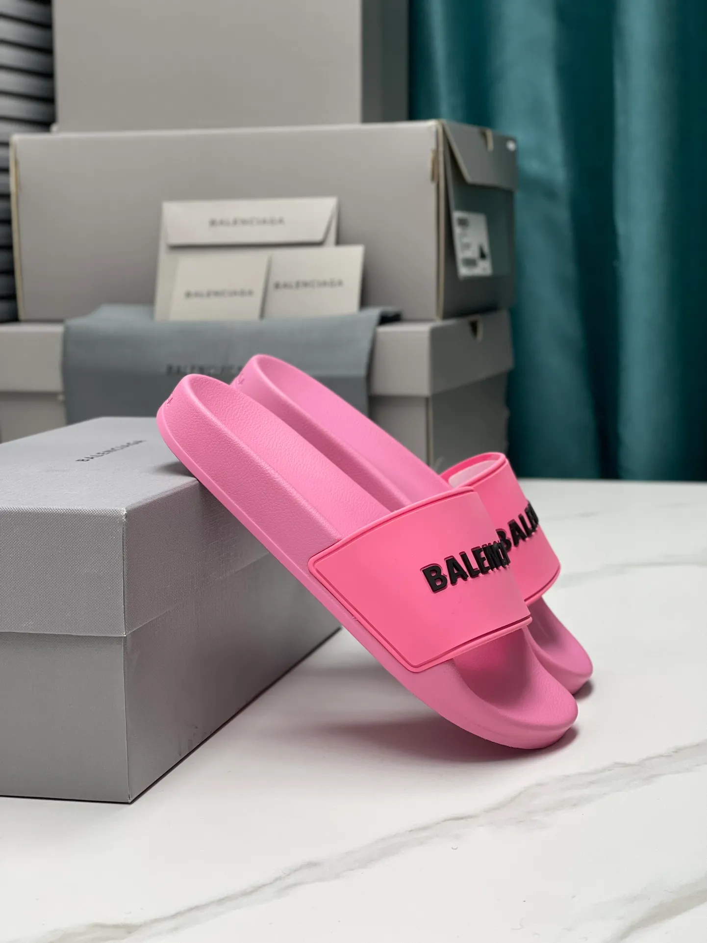 👟👟Ex-factory price 240👟👟 Women's Shoes Women's Clothing Balenciaga 2023 trendy slippers!  Balenciaga Political Campaign Latest Abrasive Development!  A favorite of European and American ladies, celebrities, and Internet celebrity girls. Exquisite uppers are hand-sewn and threaded. They are fluffy and soft, skin-friendly and soft, a must-have for summer. Fashionable but not overly ostentatious. Original natural rubber non-slip and wear-resistant sole. Size 35-40, 39-45 matching counter latest original packaging.